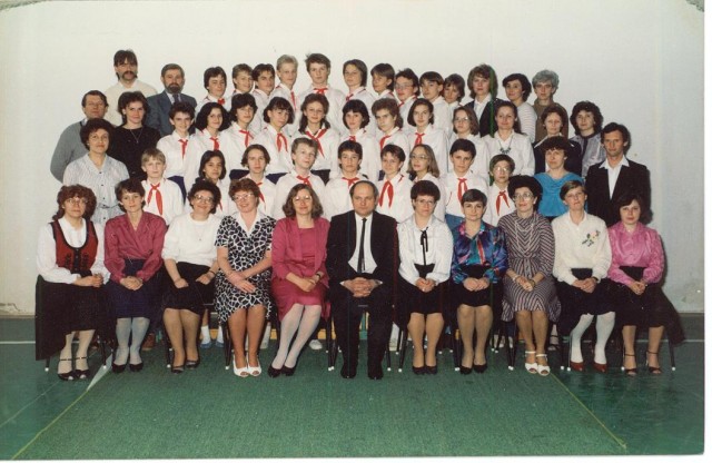 1987. 8.a