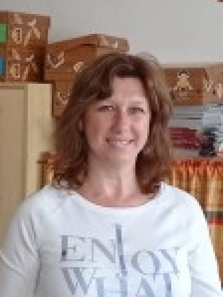 Újvári Gyöngyi