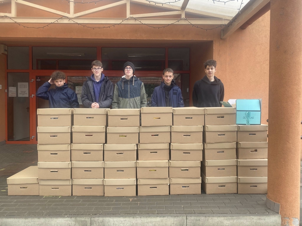 Adománygyűjtés sárvári rászoruló családoknak