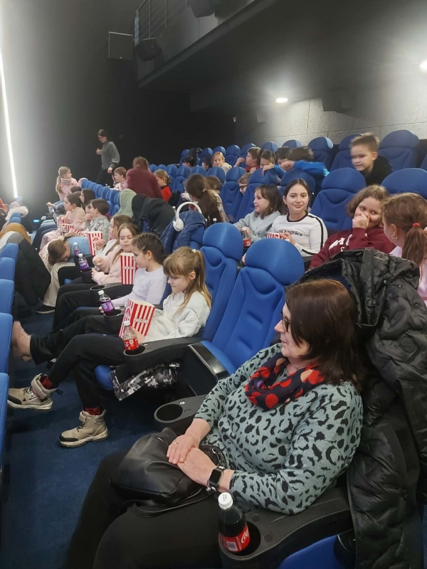 Kincskereső Alapítvány támogatásával mozifilm a 3.4.évfolyamos tanulóknak 