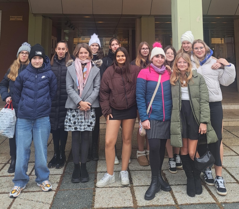 Színházi előadás -VUK