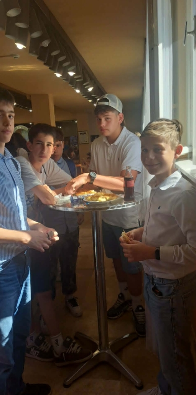 Csinibaba előadáson 80 felső tagozatos diák