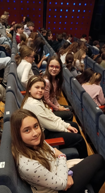 Színházi előadás -VUK