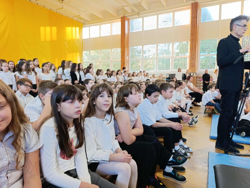 1956. október 23 -ra emlékeztünk