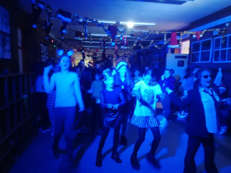 A Mikulás járt nálunk... délután pedig Mikulás disco