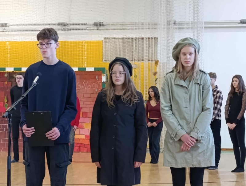 1956. október 23 -ra emlékeztünk