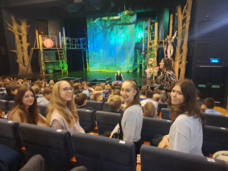 Színházi előadás -VUK