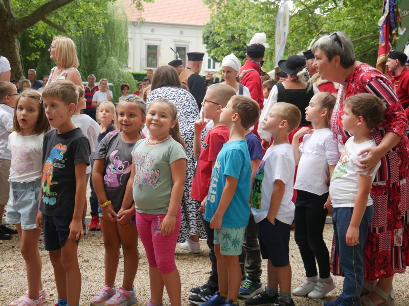 Kis elsősök avatás a Nádasdy fesztiválon