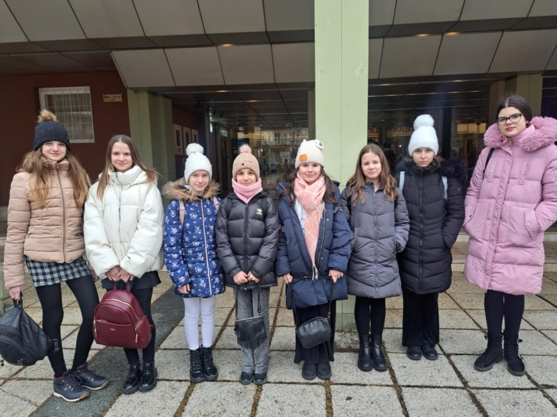 Színházi előadás -VUK