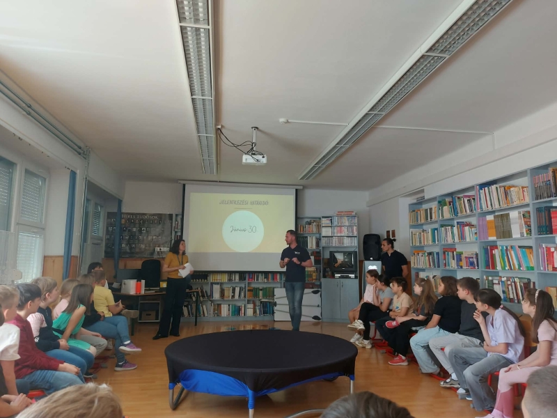 Ismerkedés az univerzum rejtelmeivel (4.a, 4.b)
