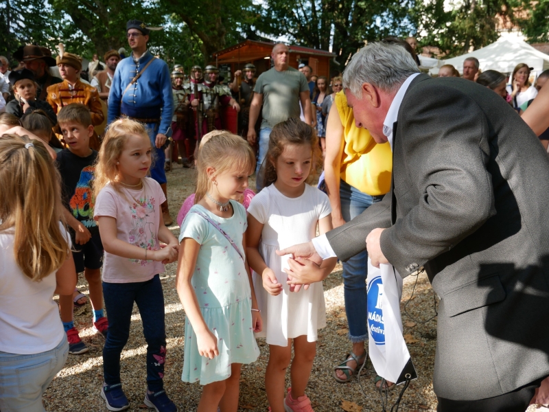 Kis elsősök avatás a Nádasdy fesztiválon