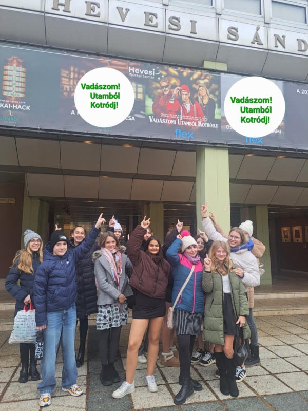 Színházi előadás -VUK