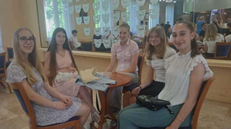 Csinibaba előadáson 80 felső tagozatos diák